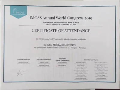 Diploma de Dra. Dafne Arellano Montalvo — Certificate of Attendance — IMCAS Annual World Congress 2019 (24 CME credits EACCME+AMA) — IMCAS · París, Francia · Comité científico mundial — 2019
