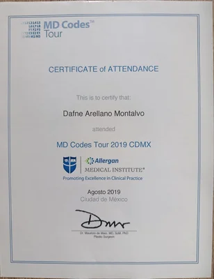 Diploma de Dra. Dafne Arellano Montalvo — Certificate of Attendance — MD Codes Tour 2019 CDMX — Allergan Medical Institute · Firma: Dr. Mauricio de Maio (creador del método) — 2019